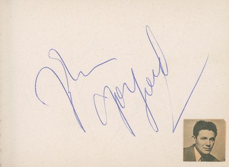 Lot #936 Autograph Albums: Fantastic collection of 900 vintage signatures including Marilyn, Bogart, Garland, Brando, Sinatra, Hepburn and hundreds of others - Image 30
