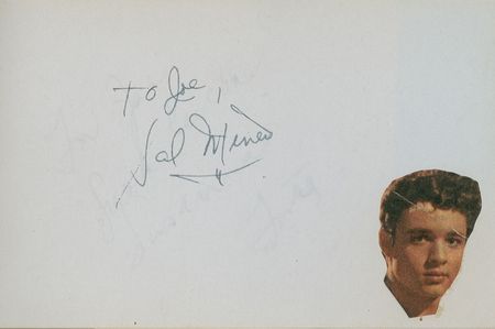 Lot #936 Autograph Albums: Fantastic collection of 900 vintage signatures including Marilyn, Bogart, Garland, Brando, Sinatra, Hepburn and hundreds of others - Image 31