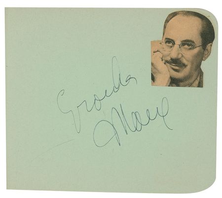 Lot #936 Autograph Albums: Fantastic collection of 900 vintage signatures including Marilyn, Bogart, Garland, Brando, Sinatra, Hepburn and hundreds of others - Image 44