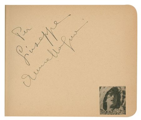 Lot #936 Autograph Albums: Fantastic collection of 900 vintage signatures including Marilyn, Bogart, Garland, Brando, Sinatra, Hepburn and hundreds of others - Image 49