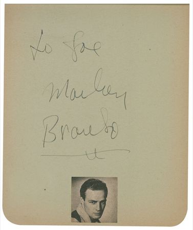Lot #936 Autograph Albums: Fantastic collection of 900 vintage signatures including Marilyn, Bogart, Garland, Brando, Sinatra, Hepburn and hundreds of others - Image 5