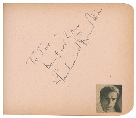 Lot #936 Autograph Albums: Fantastic collection of 900 vintage signatures including Marilyn, Bogart, Garland, Brando, Sinatra, Hepburn and hundreds of others - Image 51