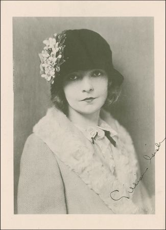 Lot #1028 Lillian and Dorothy Gish Signed Photographs - Image 1