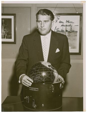 Lot #533 Wernher von Braun: Von Braun sends a signed photo and information to a young rocket enthusiast as the space program gets off the ground - Image 2