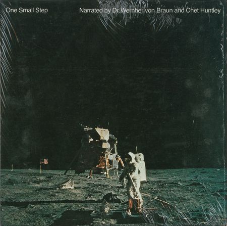 Lot #213 Neil Armstrong - Image 1