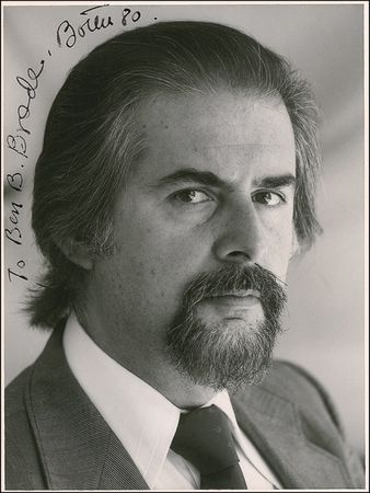 Lot #535 Fernando Botero Typed Letter Signed and Signed Photograph - Image 1