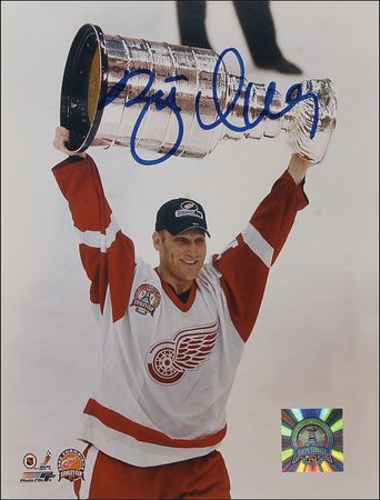 Lot #1301 Brett and Bobby Hull Signed Photographs - Image 2