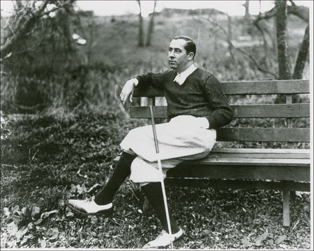 Lot #1278 Walter Hagen: Hagen presents a Hole-in-One Club certificate to a golfer at Augusta - Image 2