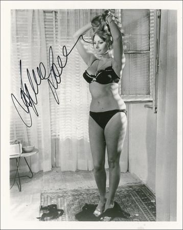 Lot #1058 Sophia Loren Signed Photographs - Image 2