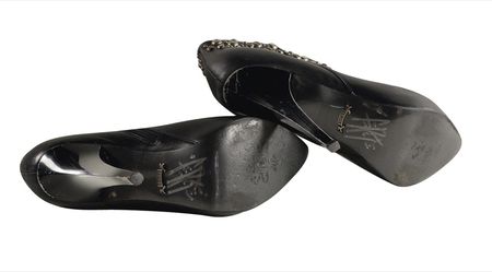Lot #837 Fergie: Fergie signs her shoes for charity - Image 1