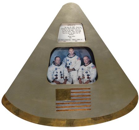 Lot #502 Apollo 11: Apollo 11 crew signed photo, with a unique capsule-shaped frame - Image 2