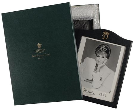 Lot #269 Diana: Stunning Diana portrait in its leather presentation frame and accompanied by its original gilt-stamped box - Image 3