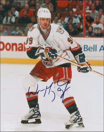 Lot #1388 Wayne Gretzky Signed Photographs - Image 2