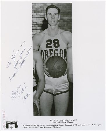 Lot #1247 Basketball Hall of Famers Signed Photograph - Image 1