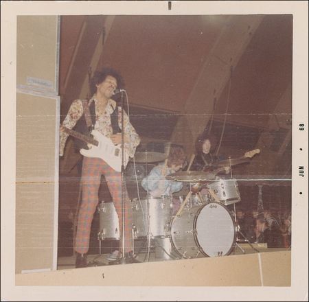 Lot #870 Jimi Hendrix: Hendrix signature with candid concert photo - Image 2