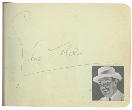 Lot #994 Autograph Album: Over 70 celebrities captured in California in the 30s and 40s, including Cooper, Rogers, Louis and Baer - Image 5