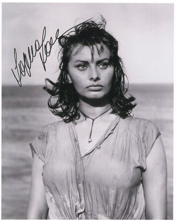 Lot #1144 Sophia Loren Signed Photographs - Image 2