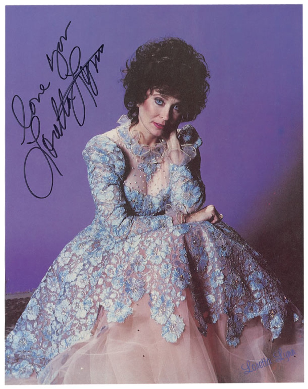 loretta lynn purple dress Loretta Lynn With Mike Is Wearing Blue Dress In Purple Background HD Loretta Lynn Wallpapers | HD Wallpapers