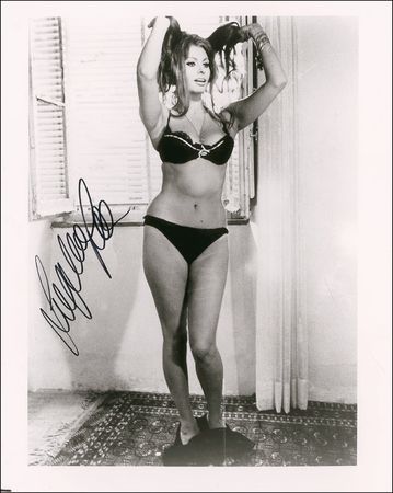 Lot #1220 Sophia Loren Signed Photographs - Image 1
