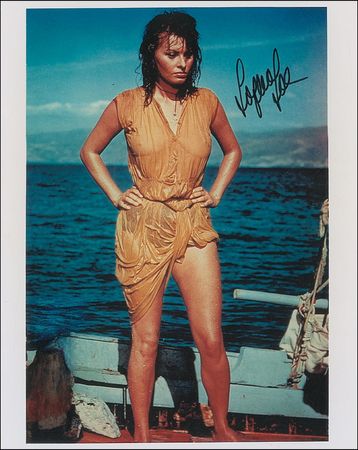 Lot #1221 Sophia Loren Signed Photographs - Image 1