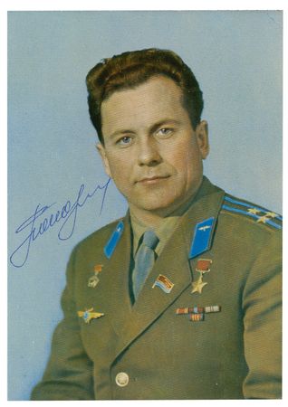 Lot #63 Cosmonauts - Image 4