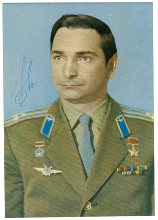 Lot #63 Cosmonauts - Image 5