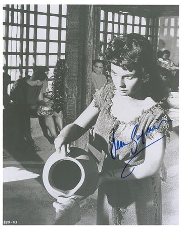 Lot #1419 Jean Simmons Signed Photographs - Image 1