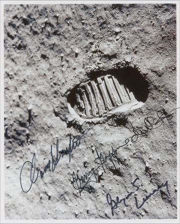 Lot #470 NASA Flight Controllers Signed Photographs - Image 1