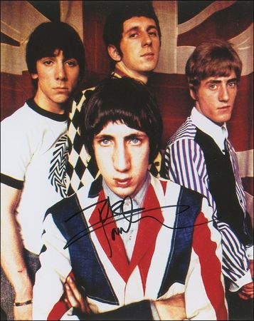 Lot #928 The Who: Pete Townshend Signed Photographs - Image 2