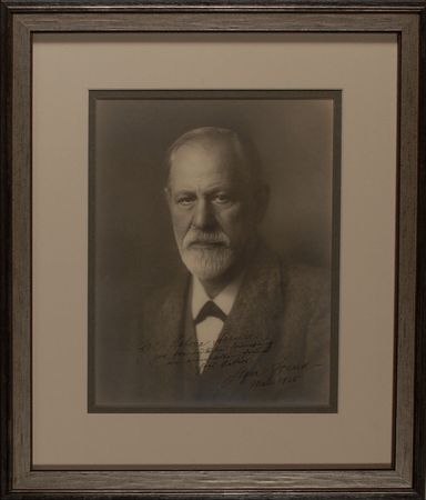 Lot #253 Sigmund Freud: Stunning photo of the Father of Modern Psychology - Image 1
