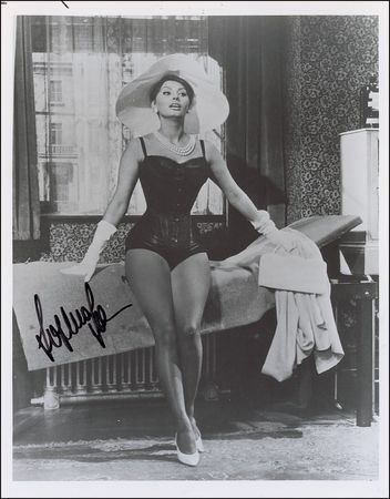 Lot #1184 Sophia Loren Signed Photographs - Image 2