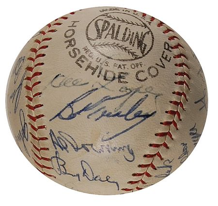 Lot #1524 NY Yankees: World Champs! 1961 team ball including home run king Maris - Image 2