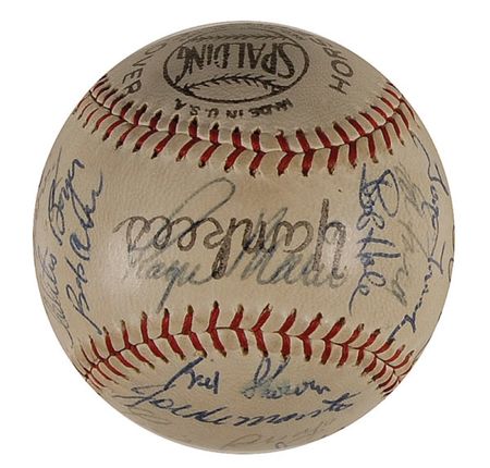 Lot #1524 NY Yankees: World Champs! 1961 team ball including home run king Maris - Image 3