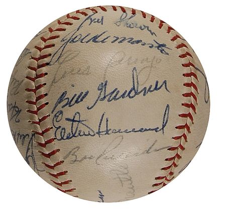 Lot #1524 NY Yankees: World Champs! 1961 team ball including home run king Maris - Image 5