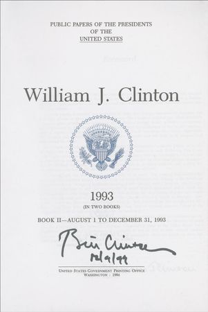 Lot #34 Bill Clinton: President Clinton signs two volumes of his massive collection of public papers - Image 2