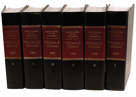 Lot #34 Bill Clinton: President Clinton signs two volumes of his massive collection of public papers - Image 4