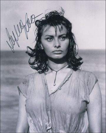 Lot #1291 Sophia Loren Signed Photographs - Image 1
