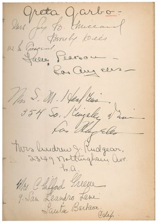 Lot #1082 Autograph Album: Over 450 signatures spanning two decades of the Golden Age of Hollywood, including Garbo, Todd, Hepburn, Rathbone, Leigh, and Dali - Image 3