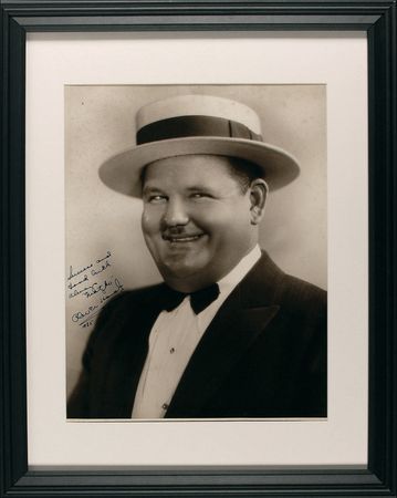 Lot #1279 Laurel and Hardy: An outstanding oversized portrait pairing - Image 2