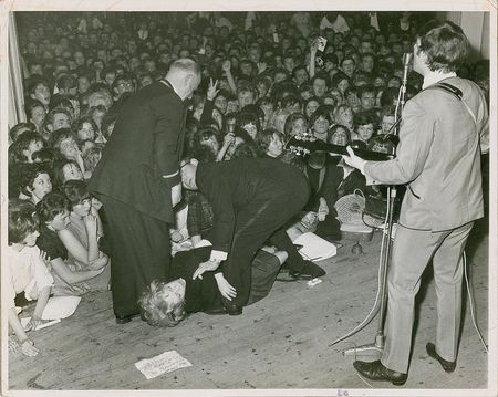 Lot #206 Beatles - Image 3