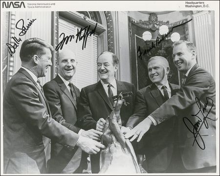 Lot #455 Gemini 06 and 7 Signed Photograph - Image 1