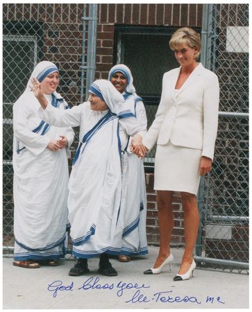 Lot #180 Diana and Mother Teresa: Spectacular photos of Diana and Mother Teresa obtained in-person during their incredible meeting in the Bronx - Image 2