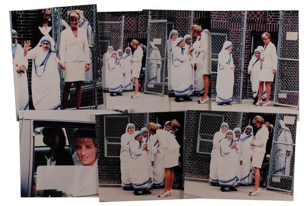 Lot #180 Diana and Mother Teresa: Spectacular photos of Diana and Mother Teresa obtained in-person during their incredible meeting in the Bronx - Image 3