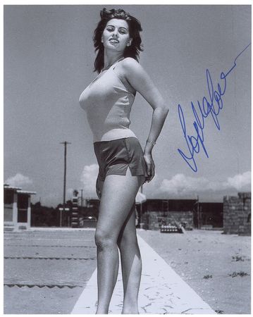 Lot #1202 Sophia Loren Signed Photographs - Image 2
