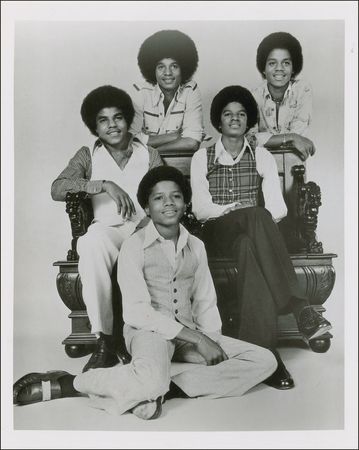 Lot #886 Jackson 5: Michael and his brothers sign during their glory years - Image 1