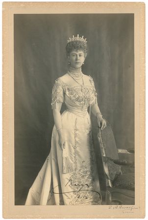 Lot #256 King George V: Stately portraits of Britain?s former king and his royal consort - Image 1