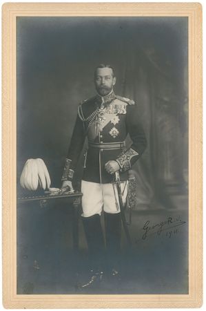 Lot #256 King George V: Stately portraits of Britain?s former king and his royal consort - Image 2