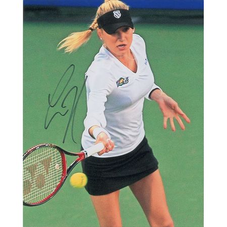 Lot #1686 Anna Kournikova Signed Photographs - Image 1