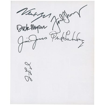 Lot #154 9/11: Over 50 officials honor the memory of 9/11 in a collector?s edition book, including Bush, Guiliani, Bloomberg, and three other former commanders-in-chief - Image 7