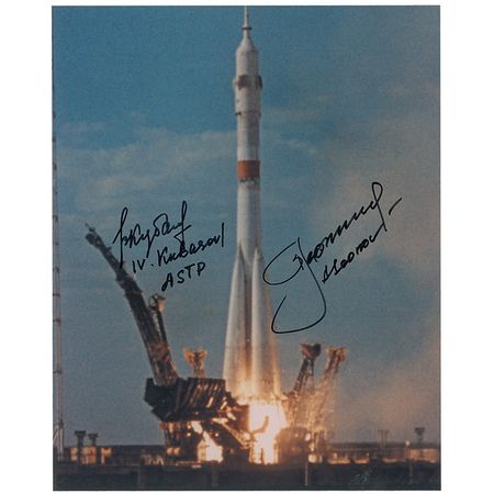 Lot #518 Alexei Leonov and Valeri Kubasov Signed Photographs - Image 1